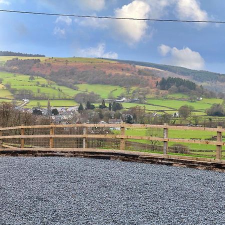 Finest Retreats - Moelis Granary - Luxury Cottage With Hot Tub Llandrillo Exterior foto