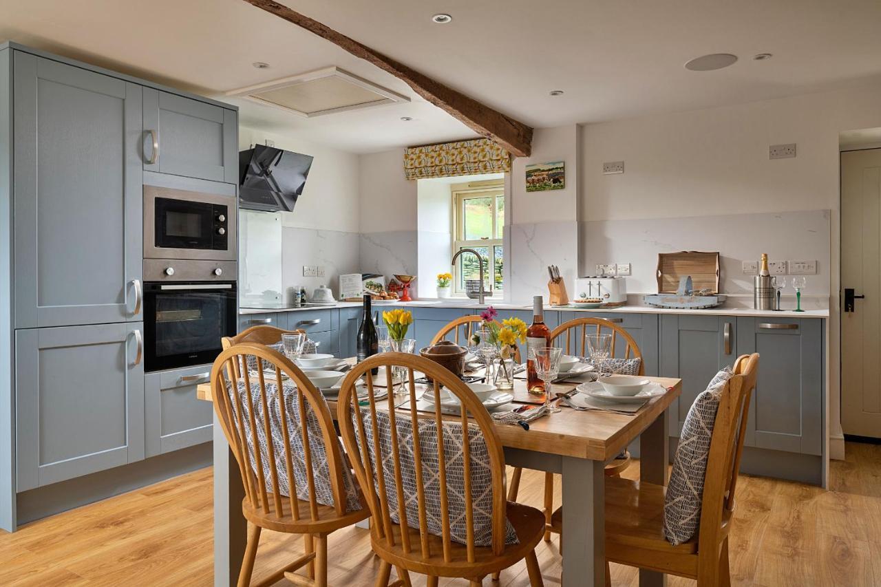 Finest Retreats - Moelis Granary - Luxury Cottage With Hot Tub Llandrillo Exterior foto