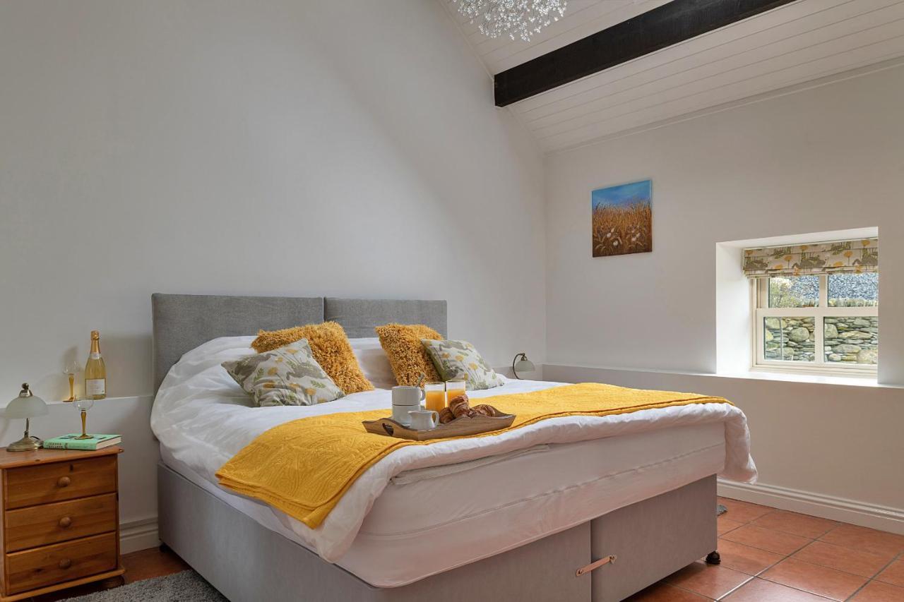 Finest Retreats - Moelis Granary - Luxury Cottage With Hot Tub Llandrillo Exterior foto