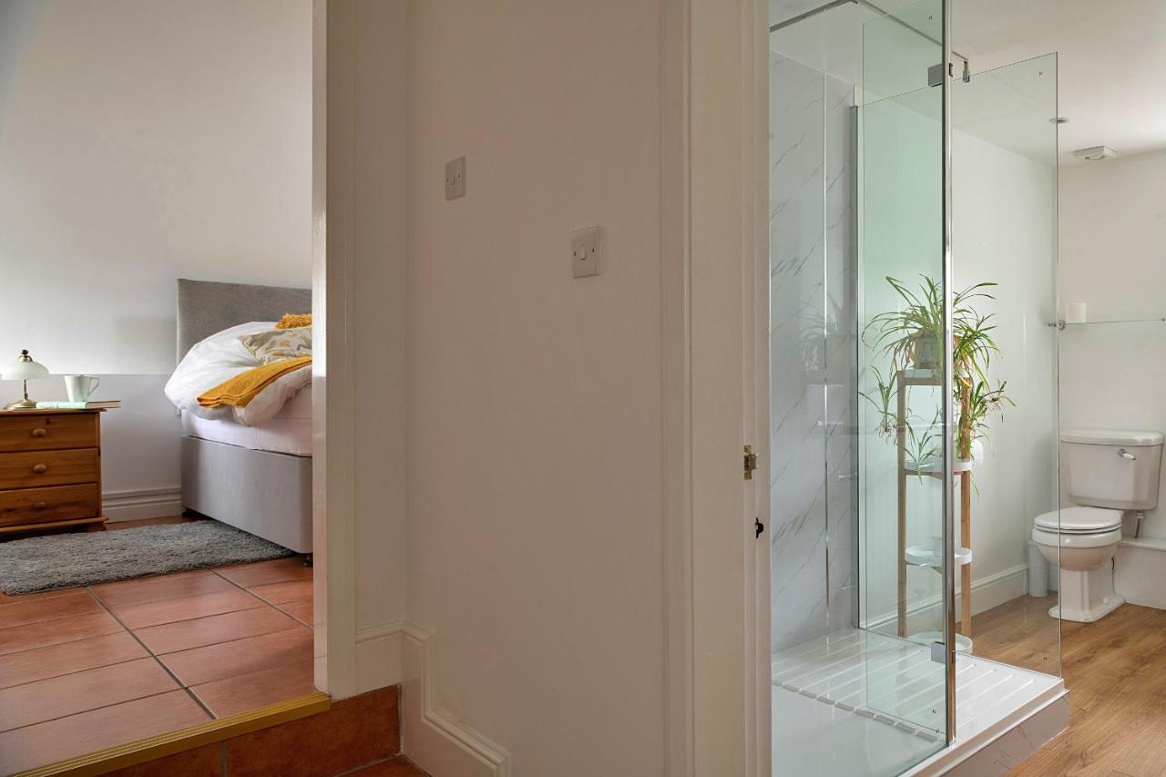 Finest Retreats - Moelis Granary - Luxury Cottage With Hot Tub Llandrillo Exterior foto