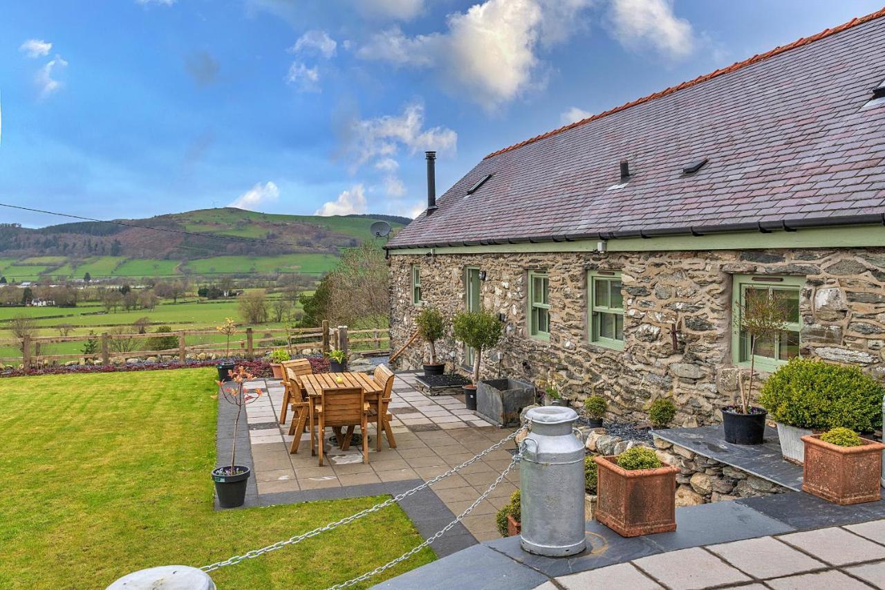 Finest Retreats - Moelis Granary - Luxury Cottage With Hot Tub Llandrillo Exterior foto
