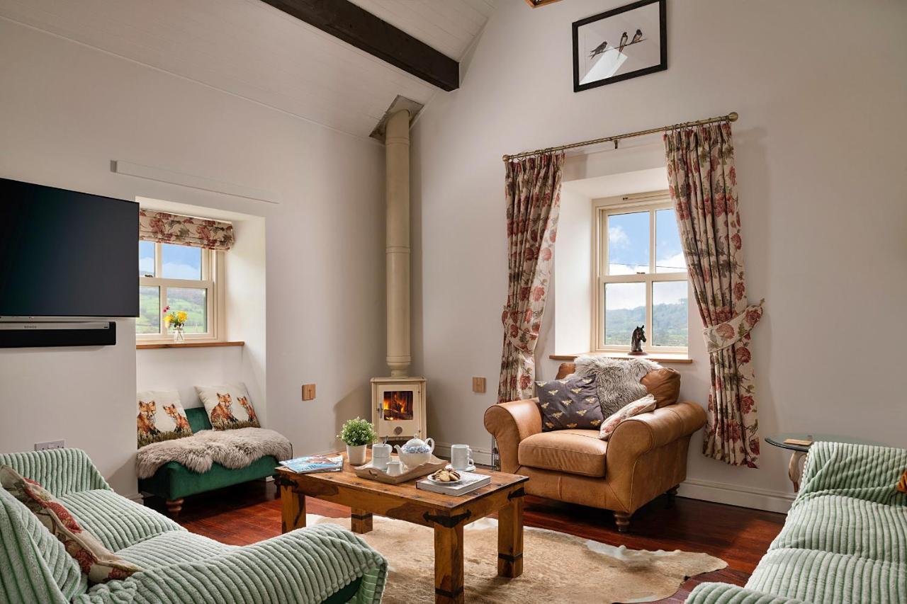 Finest Retreats - Moelis Granary - Luxury Cottage With Hot Tub Llandrillo Exterior foto