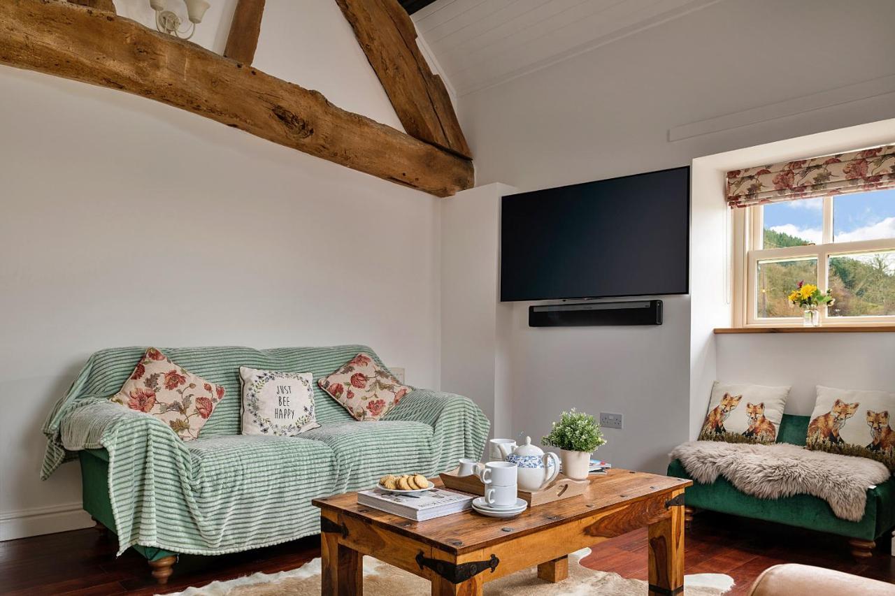 Finest Retreats - Moelis Granary - Luxury Cottage With Hot Tub Llandrillo Exterior foto
