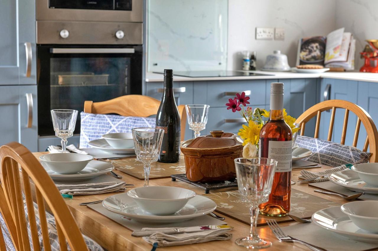 Finest Retreats - Moelis Granary - Luxury Cottage With Hot Tub Llandrillo Exterior foto