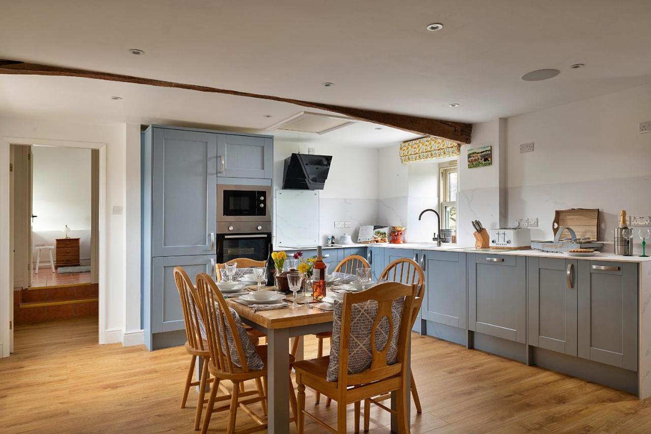 Finest Retreats - Moelis Granary - Luxury Cottage With Hot Tub Llandrillo Exterior foto