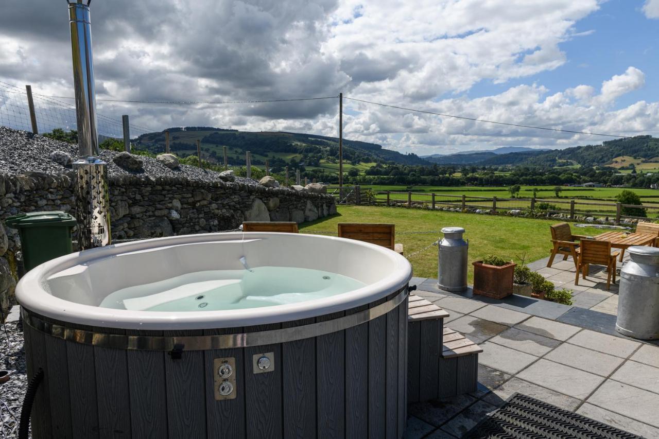 Finest Retreats - Moelis Granary - Luxury Cottage With Hot Tub Llandrillo Exterior foto