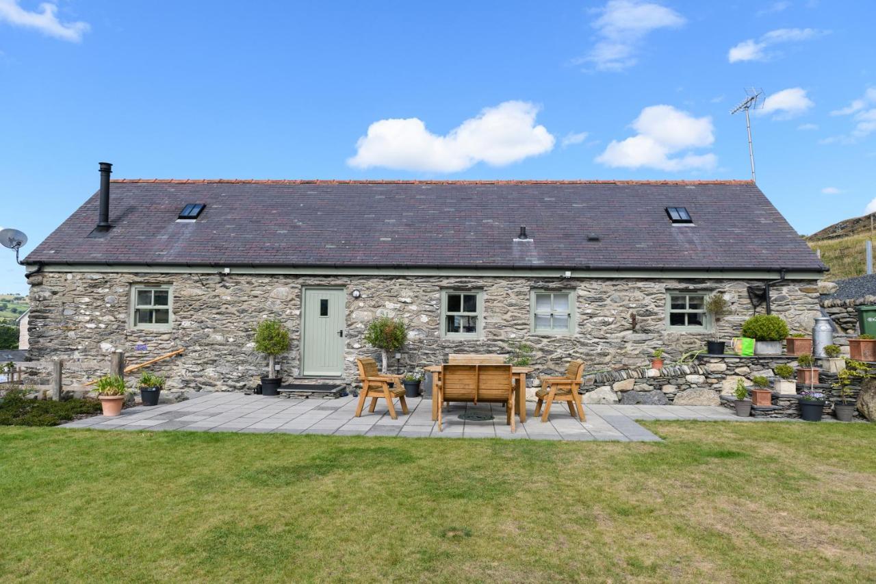 Finest Retreats - Moelis Granary - Luxury Cottage With Hot Tub Llandrillo Exterior foto