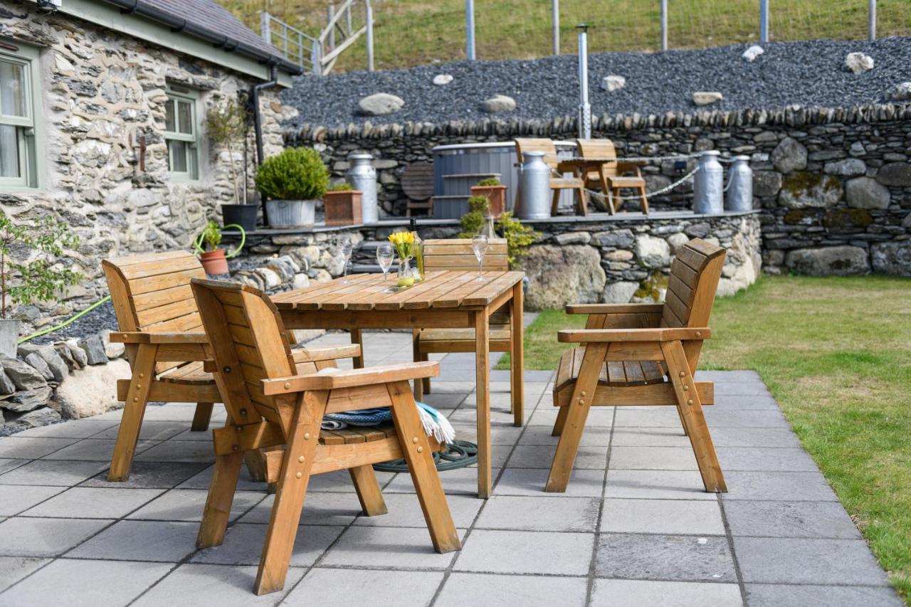 Finest Retreats - Moelis Granary - Luxury Cottage With Hot Tub Llandrillo Exterior foto